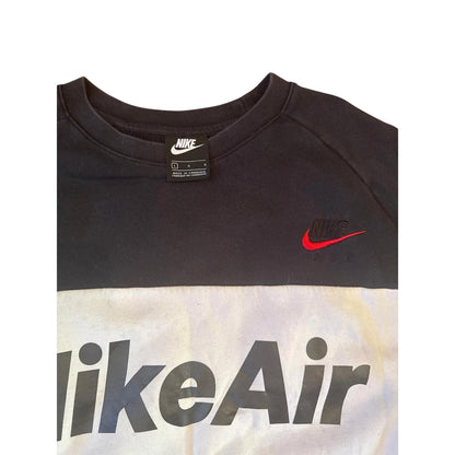Mens vintage size large black label Nike pullover jumper with embroidered logo on the front ￼