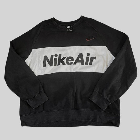 Mens vintage size large black label Nike pullover jumper with embroidered logo on the front ￼