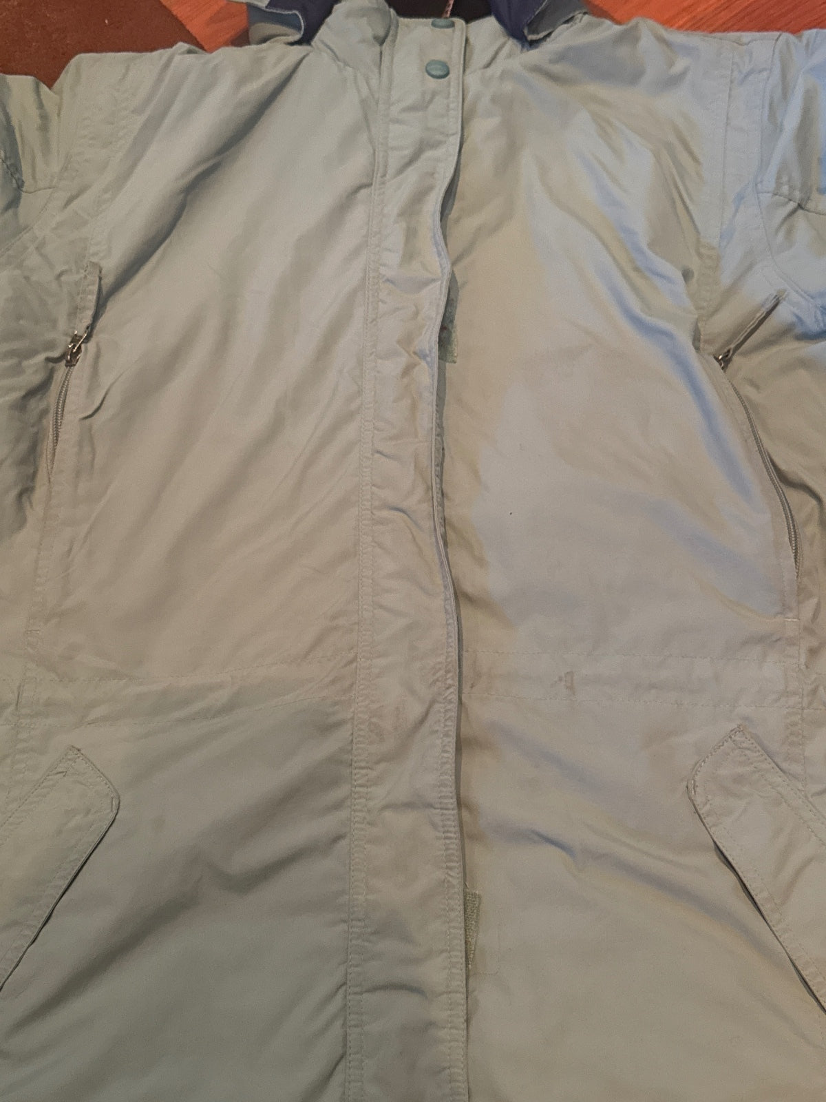 L.L.Bean light green hooded winter jacket with front zip, hood and elastic cuffs – garment photo 4 of 10
