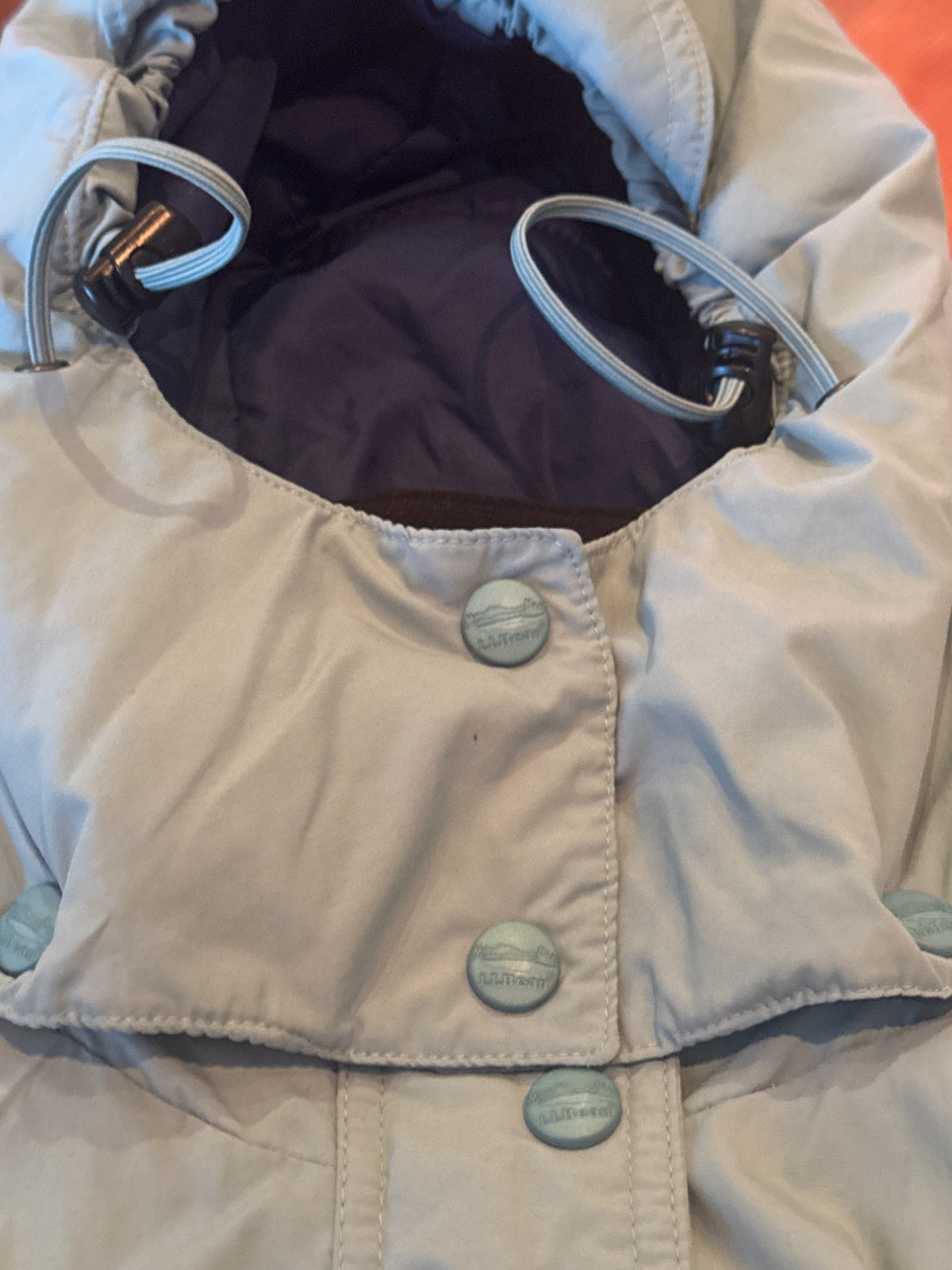 L.L.Bean light green hooded winter jacket with front zip, hood and elastic cuffs – garment photo 10 of 10