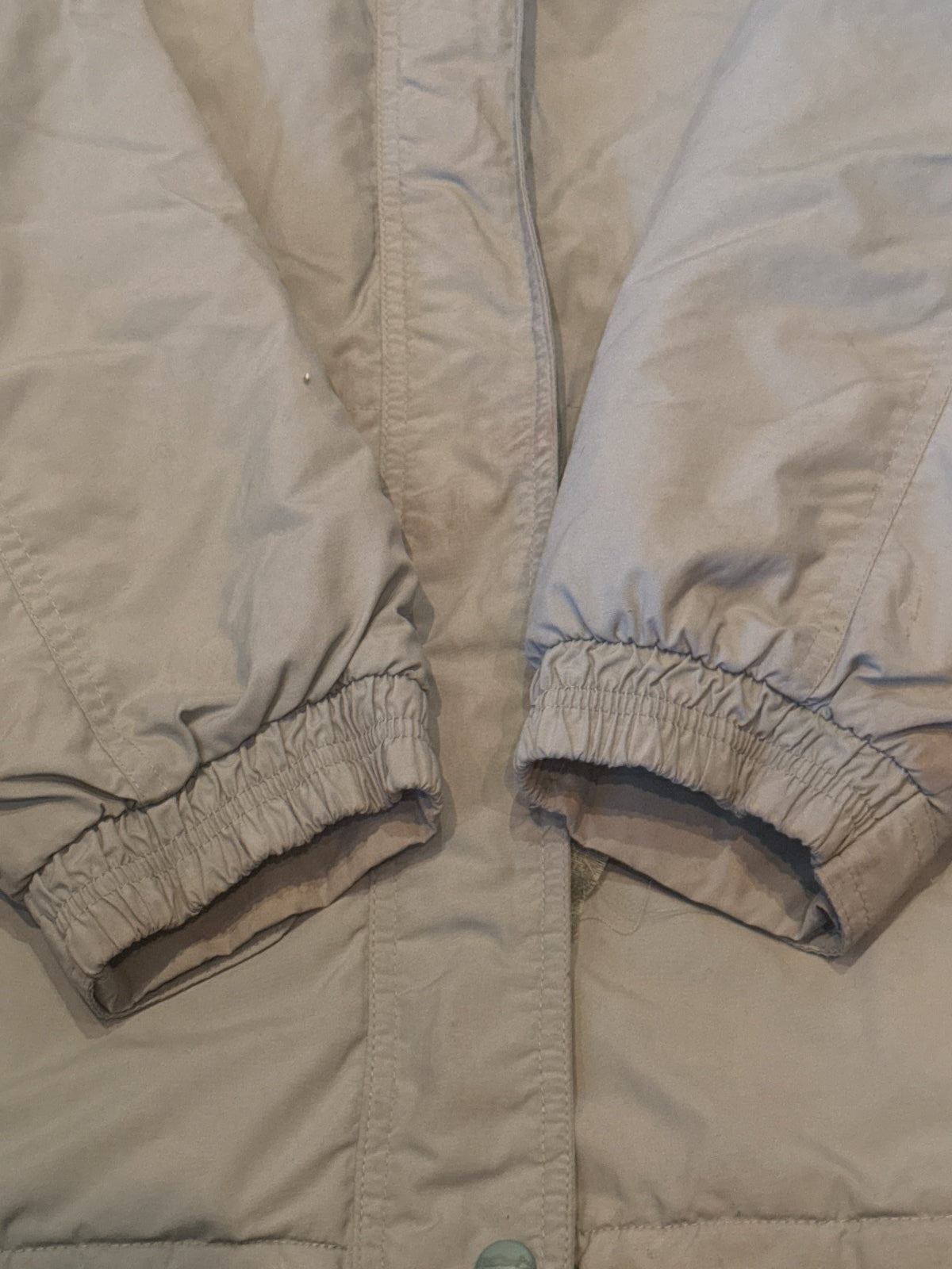 L.L.Bean light green hooded winter jacket with front zip, hood and elastic cuffs – garment photo 2 of 10
