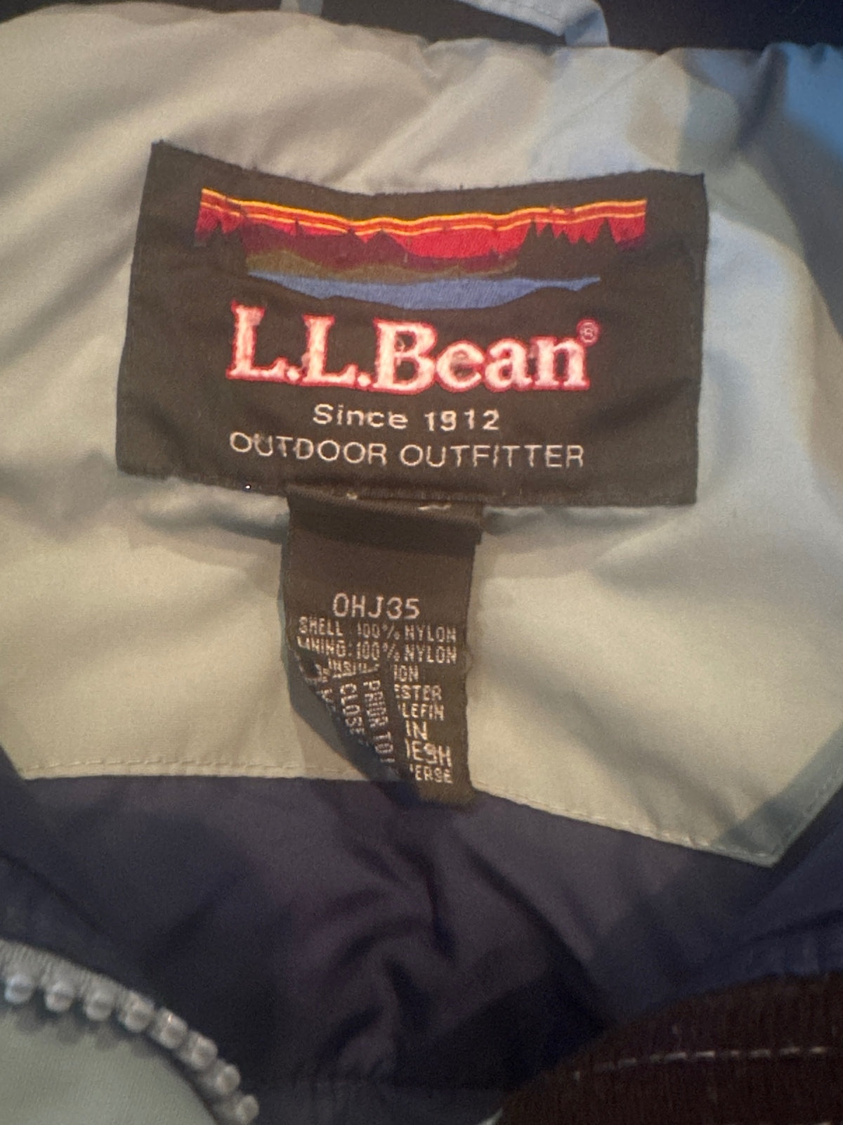 L.L.Bean light green hooded winter jacket with front zip, hood and elastic cuffs – garment photo 7 of 10