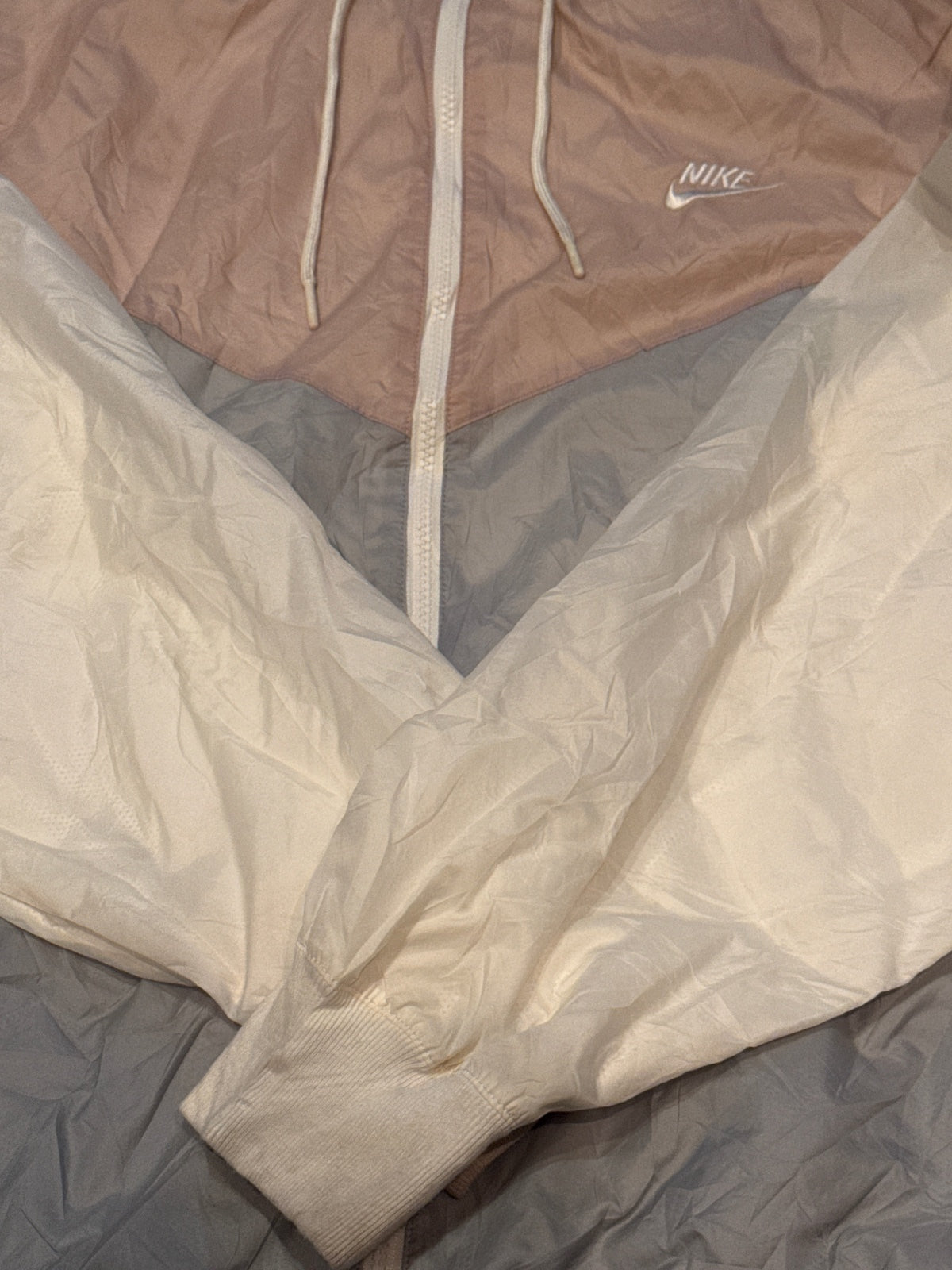 Nike Colorblock vintage Hooded Windbreaker in Pink, White, & - detail image 2