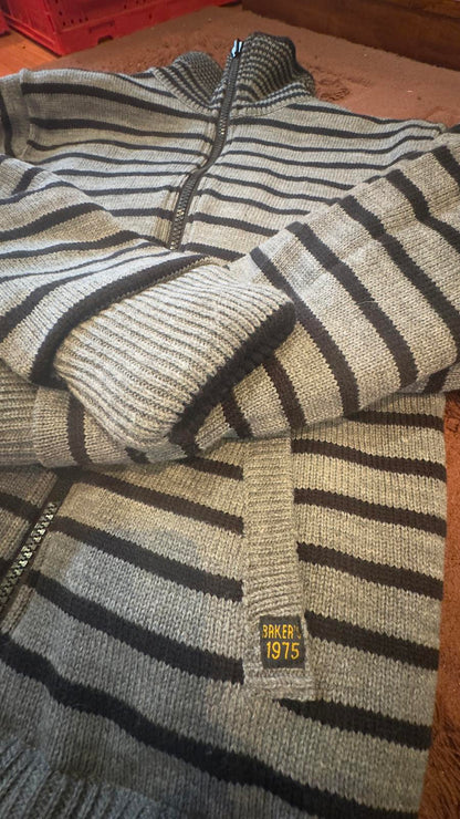 Reversible puffer jacket in black and grey striped