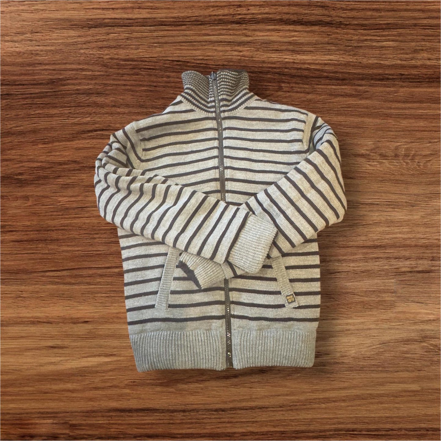 Reversible puffer jacket in black and grey striped