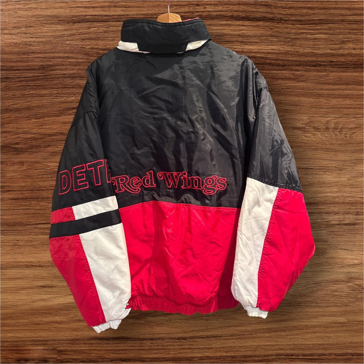 Starter Detroit Red Wings puffer jacket - detail image 2