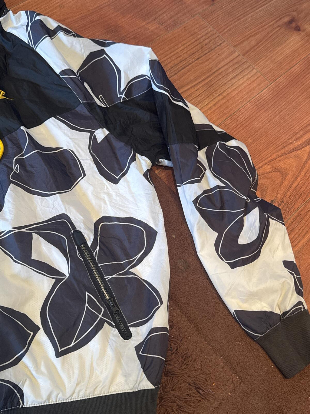 Nike Y2K Floral Print Full Zip Windbreaker Jacket Black/Gold
